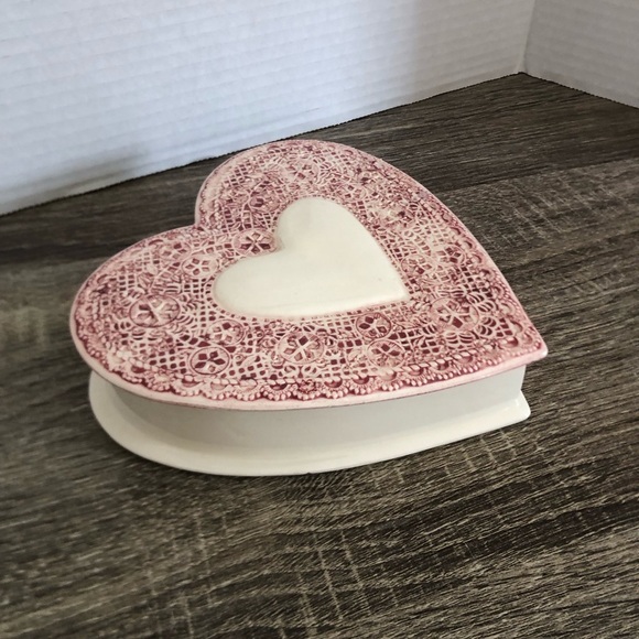 Handmade Heart-Shaped Box with Lace Design - Picture 7 of 12